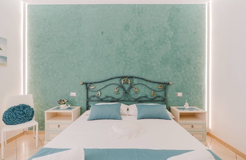 San Vito Lo Capo Bed & Breakfast | Bed and Breakfast 'Le Ortensie Verde' with Shared Terrace, Wi-Fi and Air Conditioning