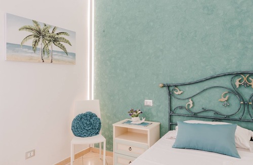 San Vito Lo Capo Bed & Breakfast | Bed and Breakfast 'Le Ortensie Verde' with Shared Terrace, Wi-Fi and Air Conditioning