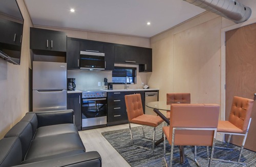 La Conception Cabin | Bel Air Tremblant DOUBLE ANTARCTICA : 2 CHAMBRES, JACUZZI, SAUNA