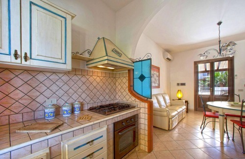 Macari House | Belvilla by OYO Beautiful holiday home with garden