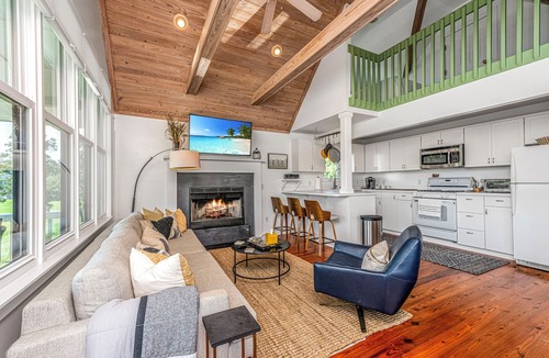 Green Pond Cottage | BENNETT’S POINT BUNGALOW ON DEEP WATER WITH PRIVATE DOCK ACCESS