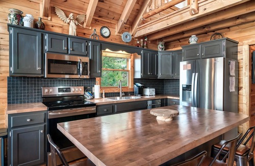 Smoky Mountains Cabin | Best Panoramic Views! 5 min. to National Park - Sleeps 10 - Top 10%