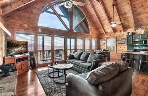 Smoky Mountains Cabin | Best Panoramic Views! 5 min. to National Park - Sleeps 10 - Top 10%