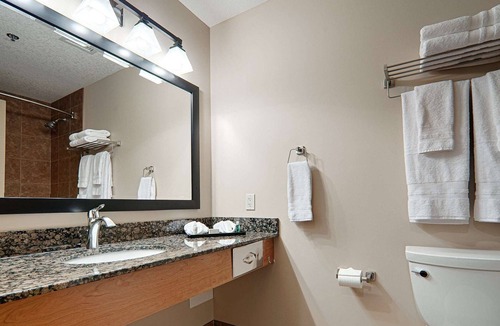 Sylvan Lake Hotel | Best Western Plus Chateau Inn Sylvan Lake
