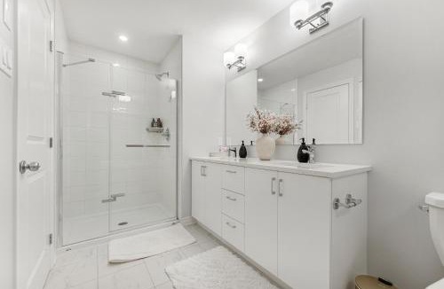 Ottawa Division Apartment | Bliss Modern Luxury 3BED entire townhome PLUS FREE PARKING