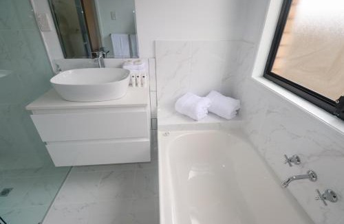Caboolture South House | BLK Stays Guest House Deluxe Units Caboolture South
