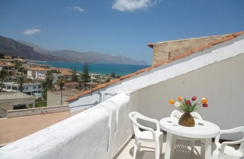 Alcamo Marina Condo | Blue Apartment 3, Sea view 200 m from the beach 20% DISCOUNT JULY SEVEN