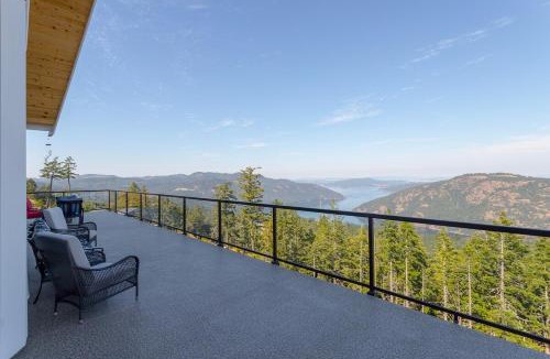 Malahat Bed & Breakfast | Blue Horizon Mountain Retreat B&B