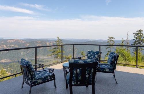 Malahat Bed & Breakfast | Blue Horizon Mountain Retreat B&B