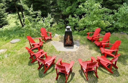 Fiddler Lake Resort Ski Chalet | Blue Moose Private pool, spa & lake access