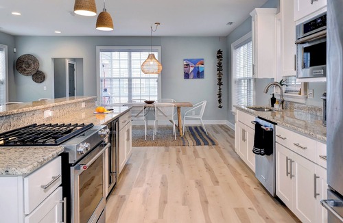 Buckroe Beach House | Blue on Buckroe: Family Beach Getaway w/Gameroom!