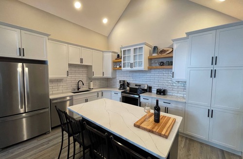 Valemount Bed & Breakfast | Blue Sky Valemount Cabin Your home away from home , your search is over!