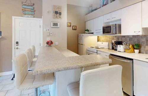 Craigleith Condo | Blue Vibes Only: Pool, Hot Tub, Tennis!
