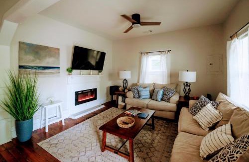 Wilmington House | Bluewater Downtown Cottage