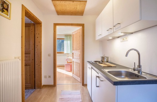 Monguelfo Apartment | BnB Lettnerhof – Family Suite 4: Surrounded by Nature, South-Facing Balcony, Mountain Views, Wi-Fi