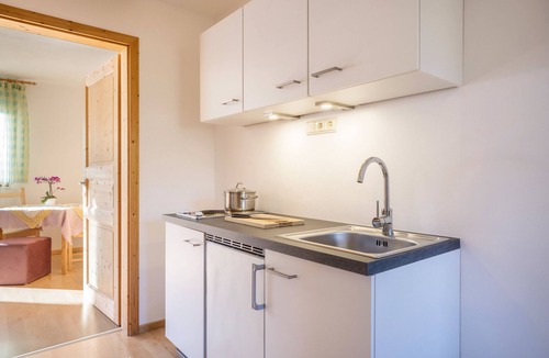 Monguelfo Apartment | BnB Lettnerhof – Family Suite 4: Surrounded by Nature, South-Facing Balcony, Mountain Views, Wi-Fi