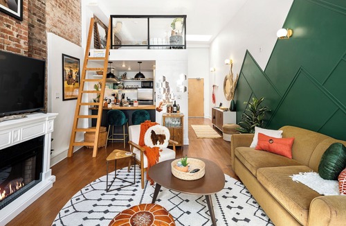 Downtown Victoria Apartment | Boho-Chic Character Loft in the Heart of OldTown - Stylish Unforgettable Stay