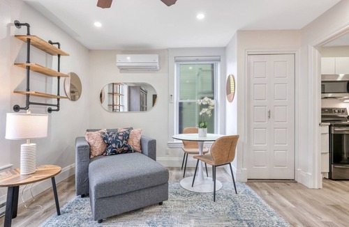 Lunenburg Apartment | Boutique Old Town Studio | Beautifully Designed, Steps to Harbour