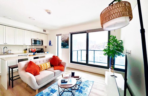 Crescent Heights Apartment | Bow River Cabin - Downtown - River Front - Free Street Parking