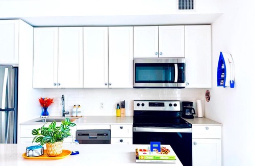 Crescent Heights Apartment | Bow River Cabin - Downtown - River Front - Free Street Parking