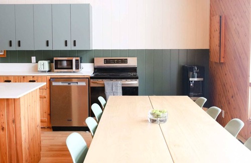 Arnes Cabin | Bowerbird Stays Cool & Cozy Cabin