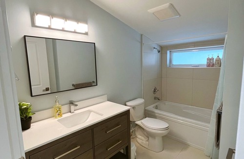 Kerrisdale House | Brand new 3 Bedroom 2 Bath Guesthouse