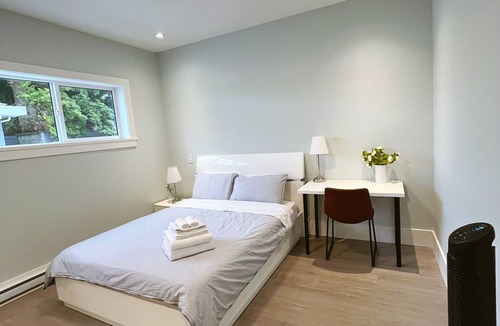 Kerrisdale House | Brand new 3 Bedroom 2 Bath Guesthouse