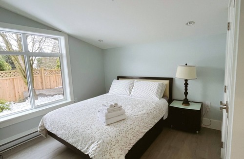 Kerrisdale House | Brand new 3 Bedroom 2 Bath Guesthouse