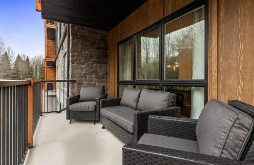 Dead Man's Flats House | Brand New 3BR Rockies Haven w/Balcony, Pool & Gym