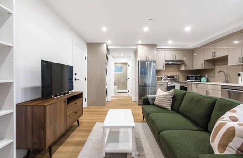 Dunbar House | Brand-New Luxury 2BR Dunbar Suite | Sleep 4 | Near UBC, Parks, Beaches & Shops