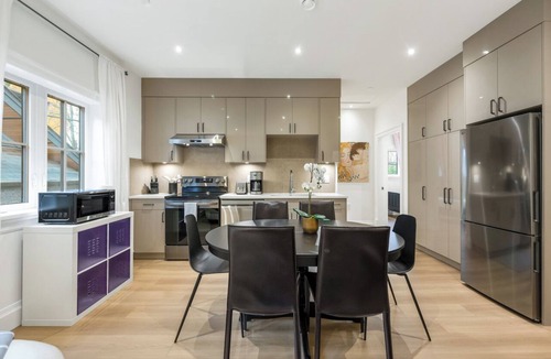 Dunbar House | Brand-new Luxury Dunbar 4BR Home | Sleeps 10 | Near UBC, Parks, Beaches & Shops