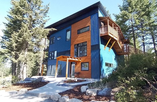 Golden House | Brand new modern lodge in perfect location