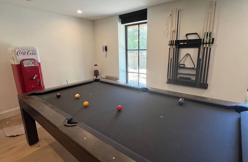 Kerrisdale House | Brand New Modern Estate, with Magnificent Kitchen! Centrally Located!