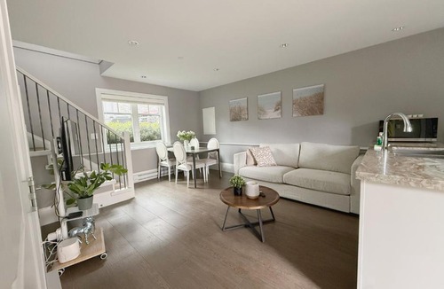 West Side Apartment | Brand New Stylish 2 bedrooms Suite in Shaughnessy