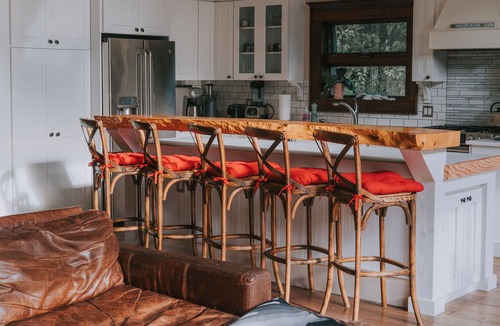 Upper Squamish House | Breath Taking Glacier Views on a Pristine Acreage in Sought out Squamish Valley