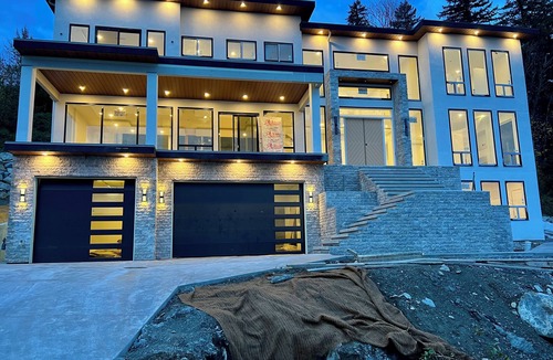 Mission House | Breath taking view in the heart of Mission BC