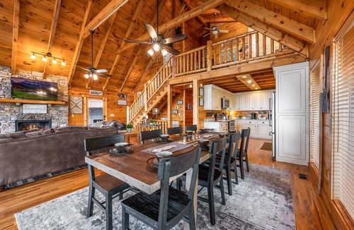 Smoky Mountains Cabin | Breathtaking Mountain Views, Propane Fire Pit, Minutes to Nat’l Park.