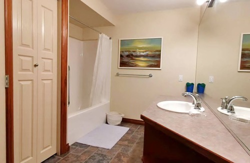 West Kelowna Estates Bed & Breakfast | Breathtaking view and privacy just for you and the one you love