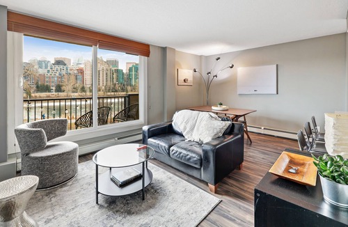 Sunnyside Condo | Bridgeview #2- 2BR condo with free parking