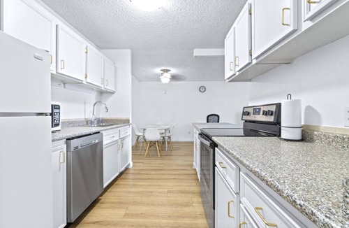 Beltline Apartment | Bright 2 Bedroom Suite at Victoria & Stampede Park