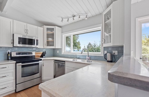 Mill Bay House | Bright 2bd suite with ocean views! Perfect getaway for family or friends!