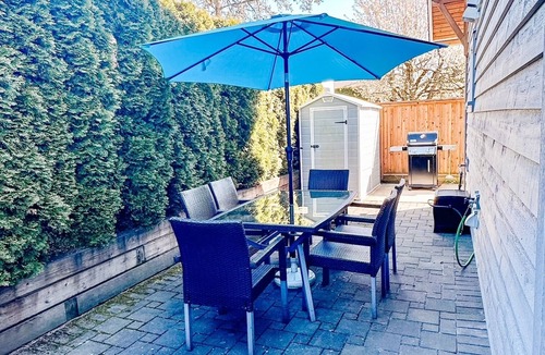 Grand Boulevard House | Bright & Airy 2 Bed Guest House