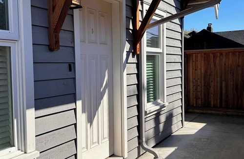 Grand Boulevard House | Bright & Airy 2 Bed Guest House
