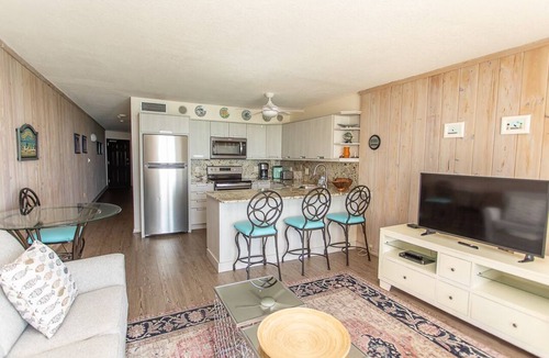 Garden City Condo | BRIGHT AND CHEERY TWO BEDROOM OCEAN FRONT CONDO STEPS AWAY FROM THE OCEAN!