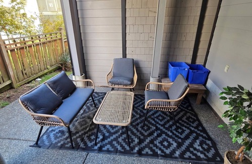 Saanich East House | Bright and spacious 2 bedroom suite ,close to uvic, 10 min to downtown,pets ok.