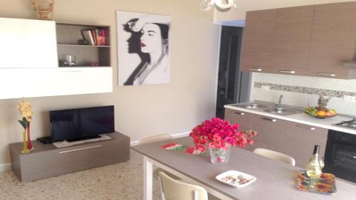 Alcamo Marina Apartment | Bright Apartment in Alcamo: 100 m² with Sea View