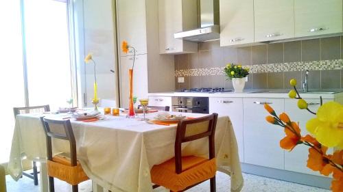 Alcamo Marina Apartment | Bright Apartment in Alcamo: 100 m² with Sea View