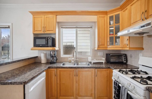 Sunset House | Bright & Comfy 3BR Home | Ideal for Families