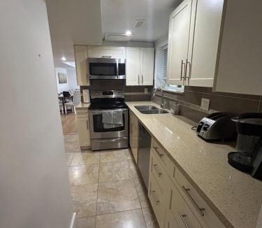 District of North Vancouver Apartment | Bright & Cozy Garden Level Suite