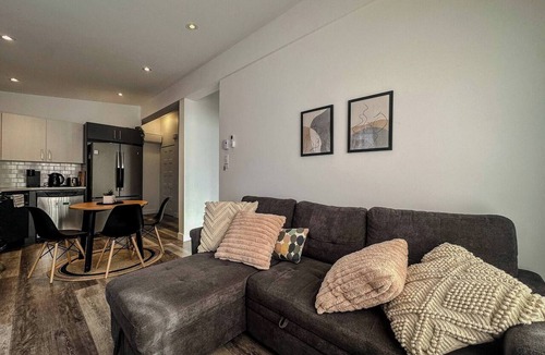 Mirabel Apartment | Bright Home with Balcony - 15 min to Premium Outlets